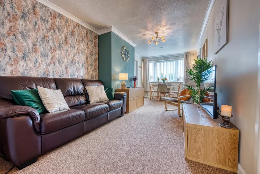 Inspire Homes Heather Apt 3 bedrooms Sleeps 6 Southam Centre Close to HS2 Coventry Rugby and M40 - Image 1