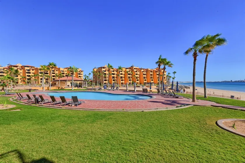 Sandy Beach Princesa A103 Ocean Front Resort - Image 1