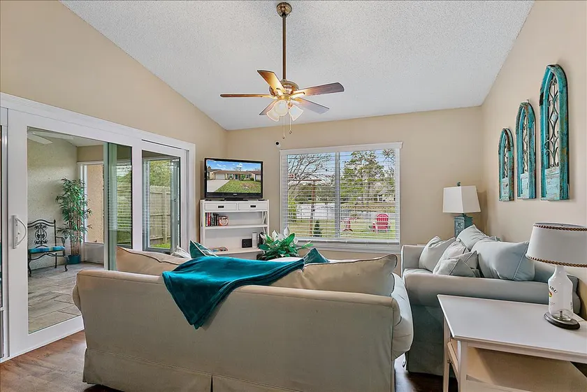 Malibu Cottage on Lake Mandarin - WIFI, FIRE PIT - Image 1