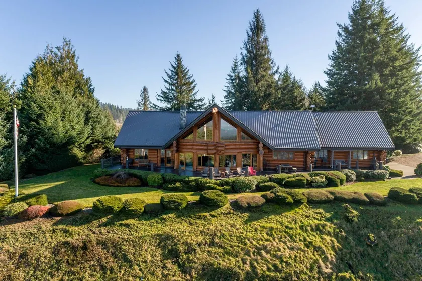 Breathtaking Luxury Home w/ Spectacular Views - Image 1
