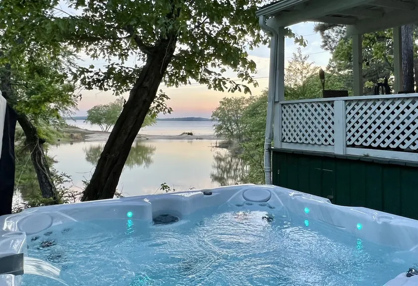 Waterfront sandy beach home 3/3 w/ Hot Tub firepit - Image 1