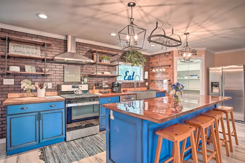Charming Retreat on 20 Acres w/ Private Lake! - Image 1