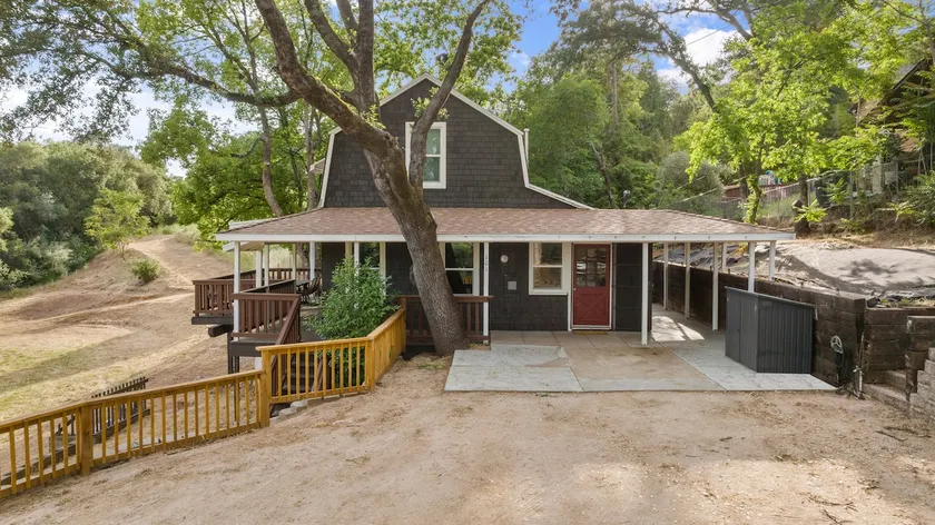2 Bedroom Cabin in the Woods - Image 1