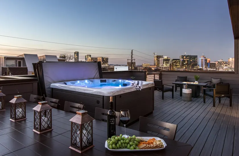Urban Row - Rooftop Hottub - Heart of Gulch - Image 1