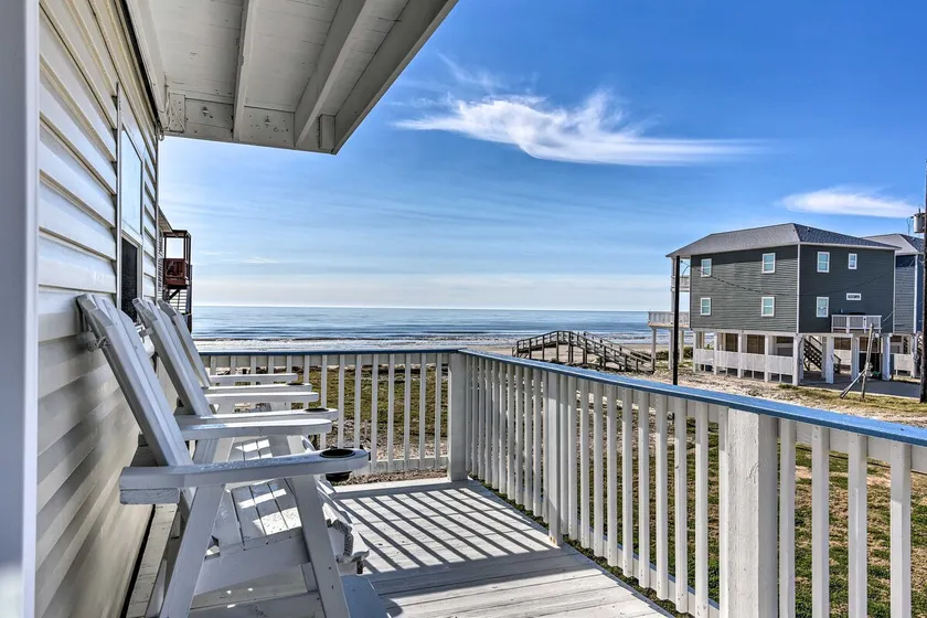 Walk to Shore & Eats: Surfside Beach House - Image 1