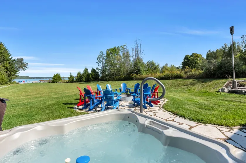 Black Friday 25% Off • Waterfront 4BR • Hot Tub - Image 1