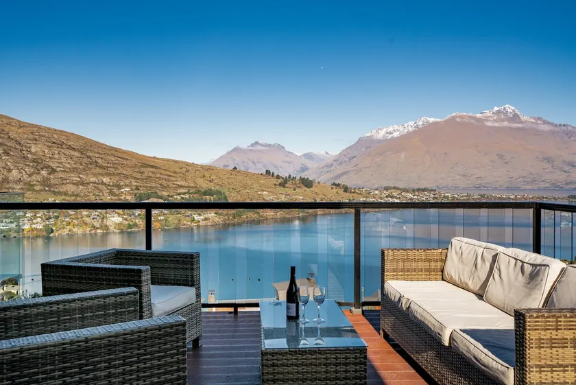 A Luckie Charm - 8 Bedroom Townhouse with Spectacular View - Image 1