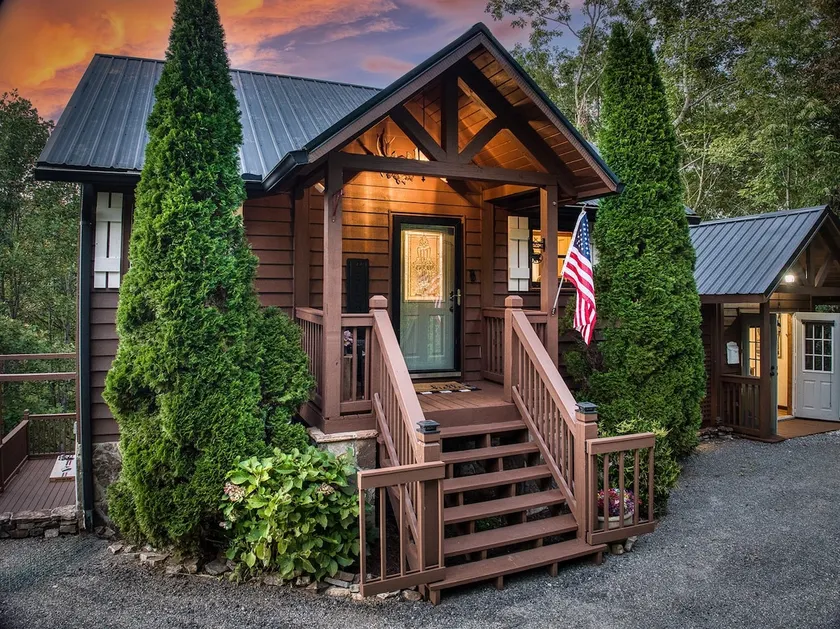 Cozy pet friendly cabin near town- 2 King beds - Image 1