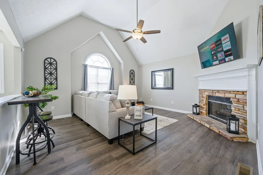 Spacious 5BR Home with Fenced Yard in Adairsville - Image 1