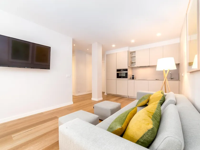 Bright & Elegant 2BR near Mestalla · Seasonal Stay - Image 1