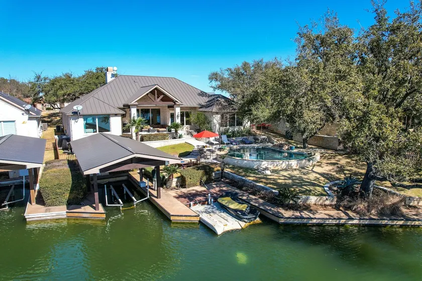 Stunning Lakefront Retreat Pool Boat Lift Spectacular Views - Image 1