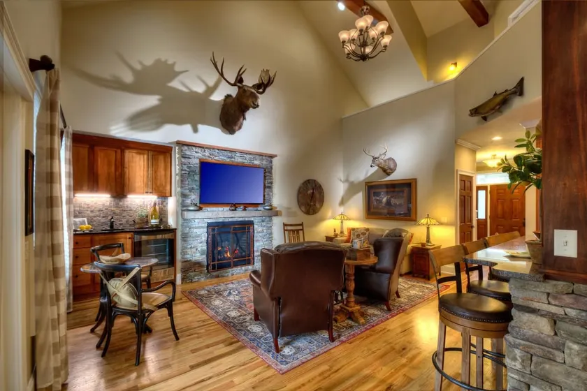 Upscale Adirondack inspired Evan's Lodge - Image 1