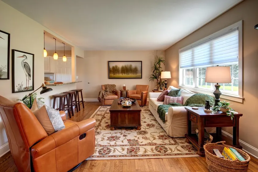 Well Appointed 3 Bed/2 Bath Pet Friendly Ranch Close to Village/Lake - Image 1