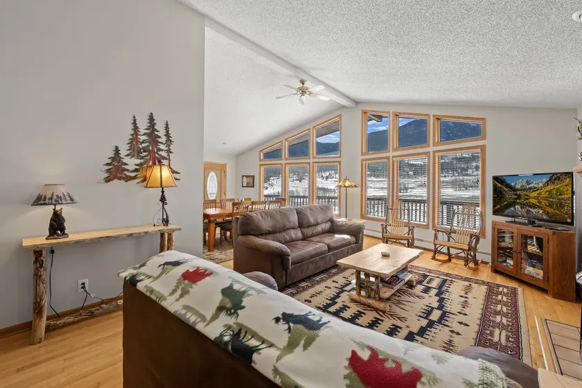 Lily Mountain Lodge - Amazing Mountains Views, Private Hot Tub, Great Location - Image 1
