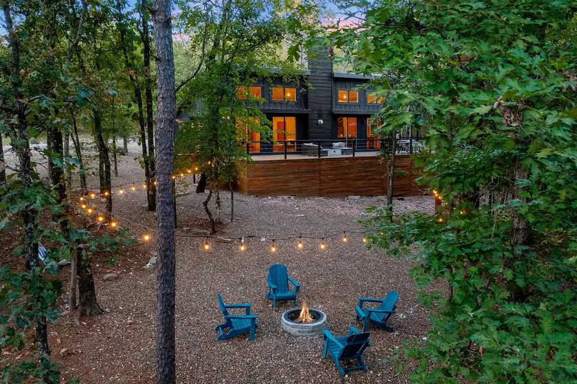 Retreat w/ Hot Tub,Forest Views &Pet Friendly Stay - Image 1