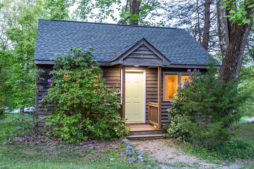 Three Ridges Cabin--kitchen, fireplace, jacuzzi - Image 1