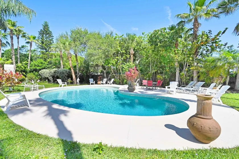 Oasis Retreat: Pool, Walk to Beach & Flagler Ave - Image 1