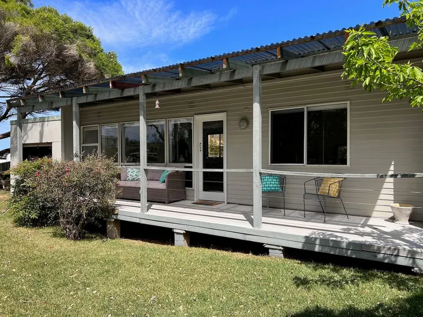 Barefoot Bungalow managed by Batemans Bay Accom - Image 1