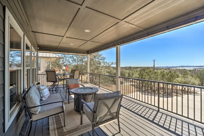 Luxe Canyon Lake Home w/ Gorgeous Lake Views! - Image 1