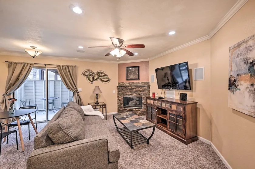 Condo avec patio & accès piscine à Greenwood Village ! - Image 1