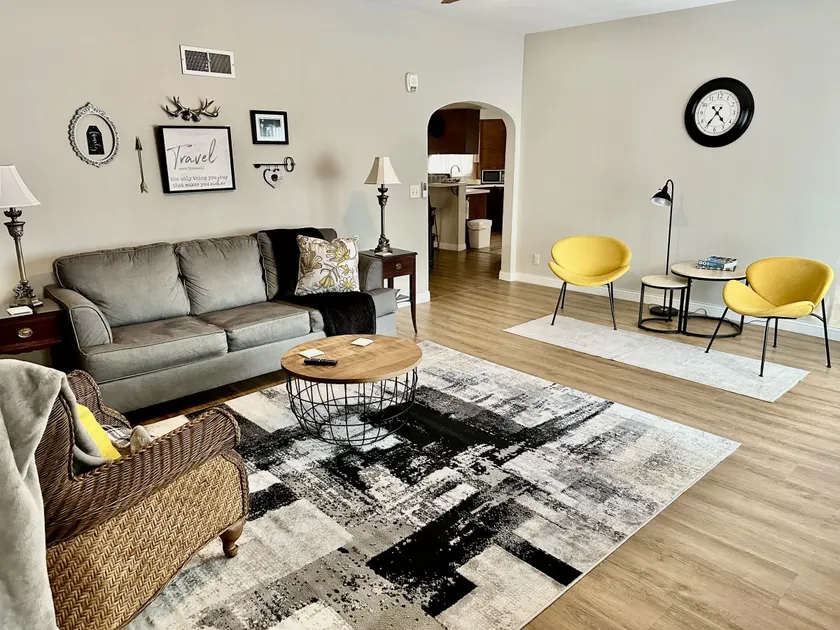Apt 1, Historic District, Downtown - Image 1