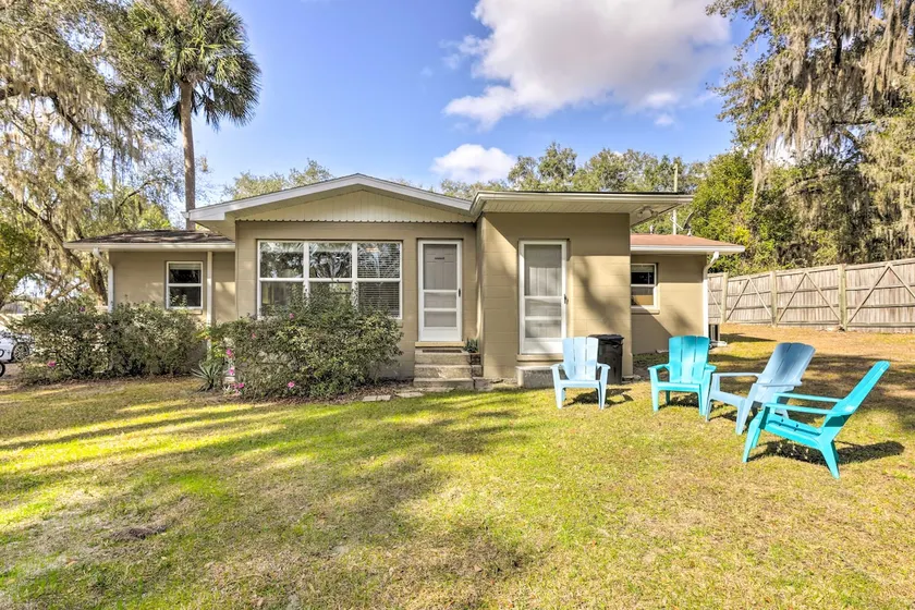 < 1 Mi to Lake Weir: Quiet Summerfield Getaway - Image 1