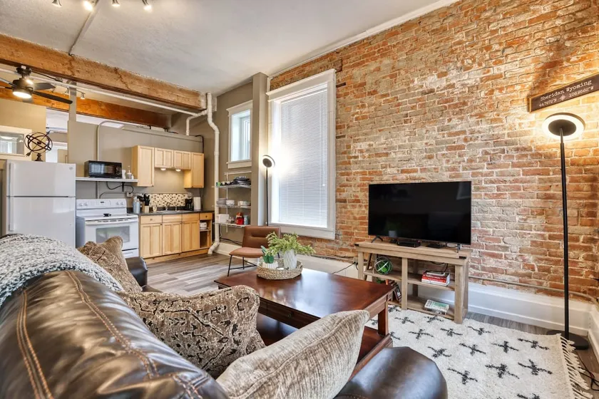 Modern Industrial Western Suite, Directly Downtown - Image 1