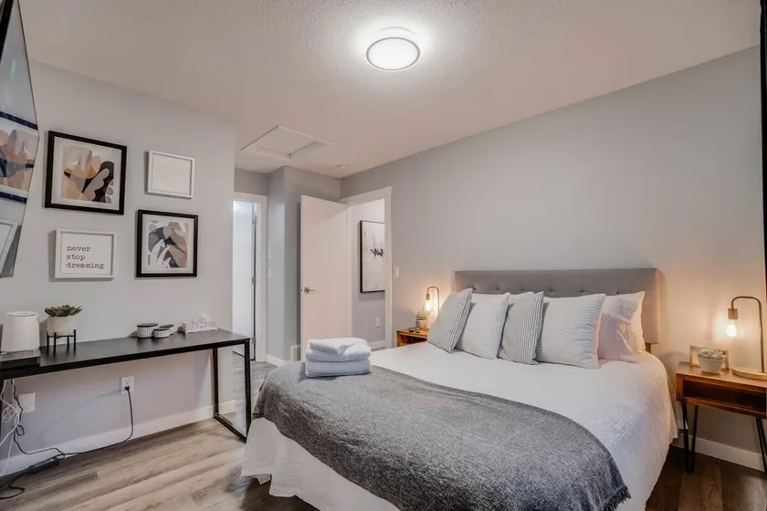 Chandler - Central 5 Bdrm Home, Workspaces & Wifi - Image 1