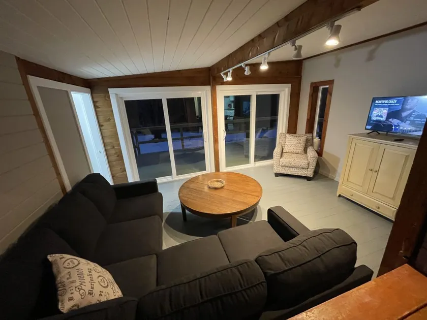 Brookside Hideaway, Brook Road Inn - Image 1