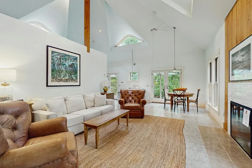 Unique Island Retreat: Fast WiFi & Dog-Friendly - Image 1