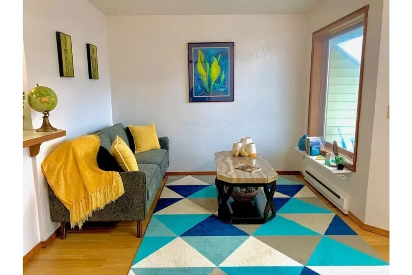Lovely Condo Across from Downtown w Mountain View - Image 1