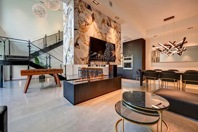 CLUBHAUS VIP Suite, Private Hot Tub, Sleep 16 - Image 1