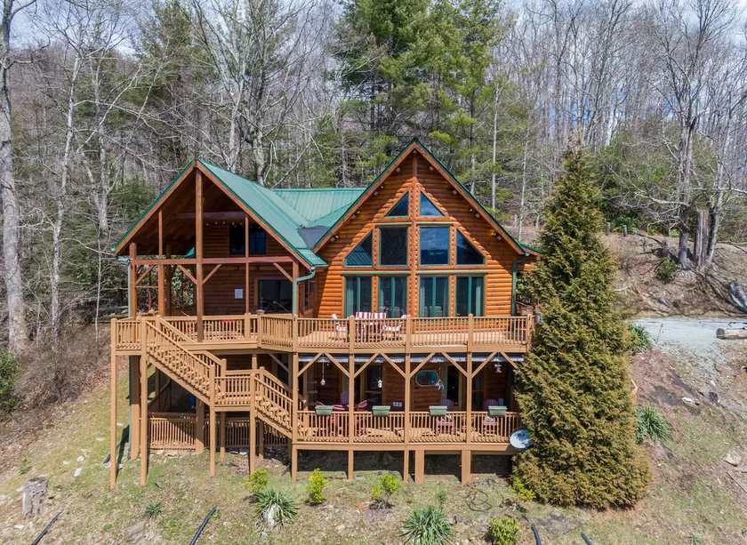 Familienfreundliches Ferienhaus mit Grill, Terrasse und Whirlpool | Bergblick | Hunde erlaubt - Image 1