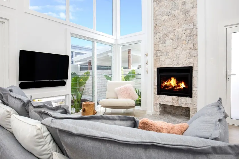 Unwind Pet Friendly 1 Min Walk to Beach - Image 1