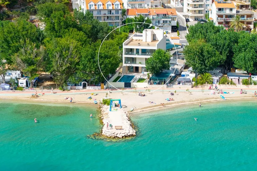 Strandvilla Erce mit privatem, 40 m2 großem, beheiztem Pool, einem Fitnessstudio, 7 Schlafzimmern mit Bad, einer Dachterrasse und 2 Wohnbereichen - Image 1