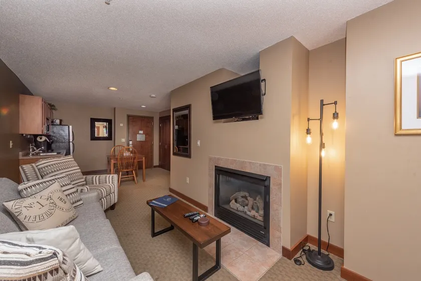 A120 One Bedroom Standard View - Image 1