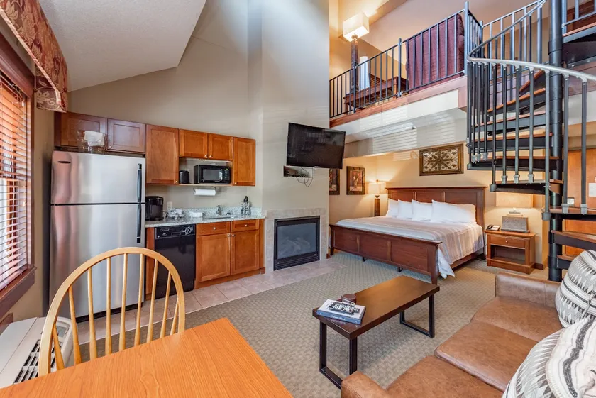 A313 Studio & Loft Lake View - Image 1