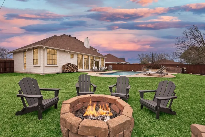 Southern Living At Its Best-Pool, BBQ - Image 1