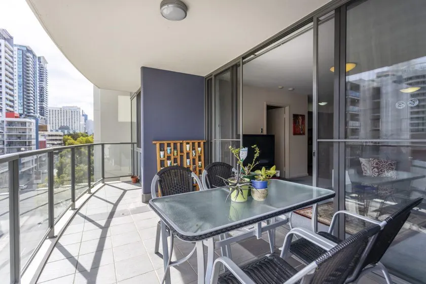 24 Amazing Adelaide Tce 2BR 2BA Location - Image 1
