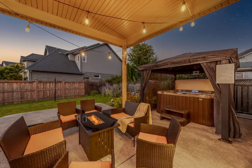 NOTL Retreat: Close to Wineries w/Spa & EV Charger - Image 1