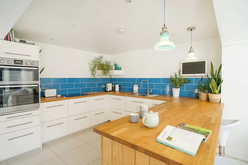 Seashells - 4 Bed - 2 Bath - Nr Beach - Sleeps 7 - Image 1