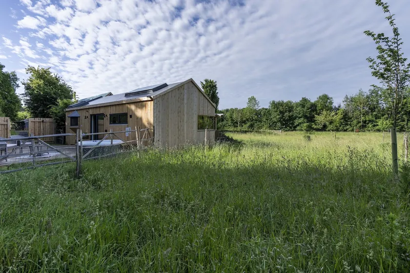 Meadow Hide - HOT TUB, Chichester - Image 1
