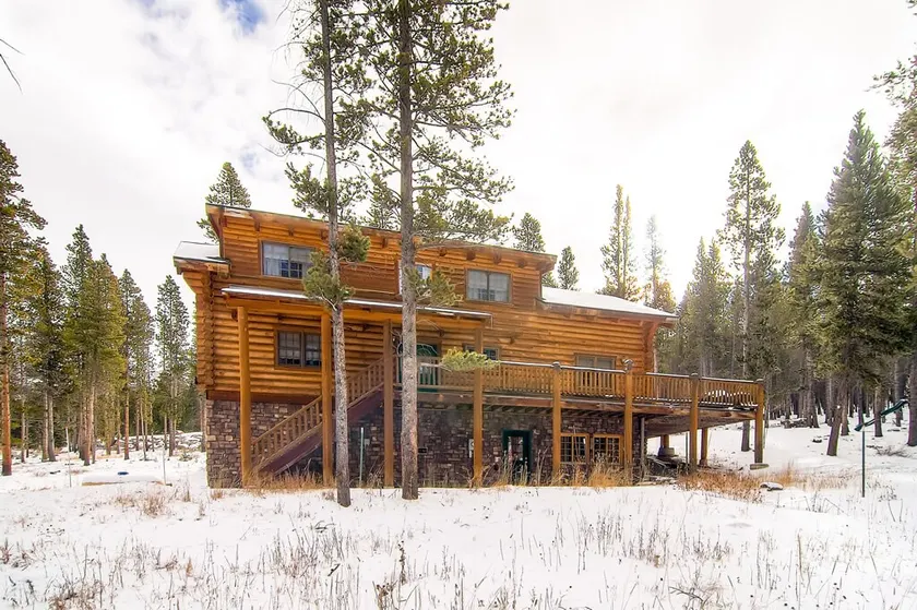Njut av en True Mountain Getaway i den uppdaterade Rustic Log Home nära allt - Image 1
