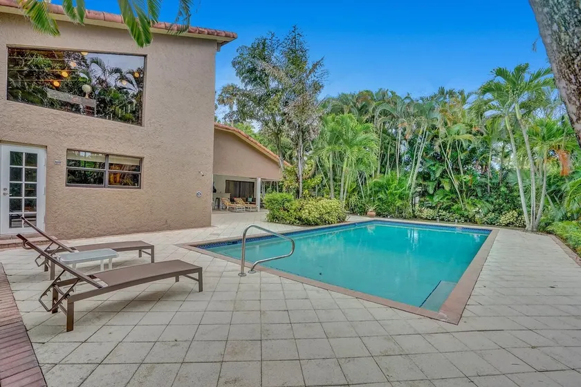 Villa Heated Pool, Golf Course BBQ Ping Pong Table - Image 1