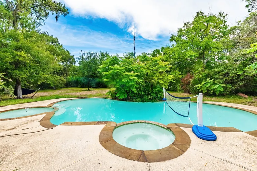 Huge 6 Bedroom with Heated Pool, 85” TV, Game Room - Image 1