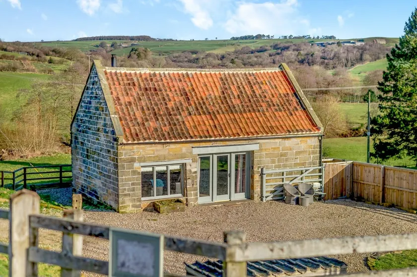 1 bedroom accommodation in Glaisdale - Image 1