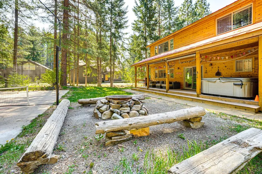 Cle Elum Lake Home w/ Hot Tub & Mountain Views - Image 1