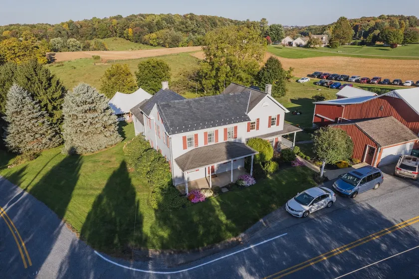 Family Farmhouse w/ Suite & Game Room - Image 1