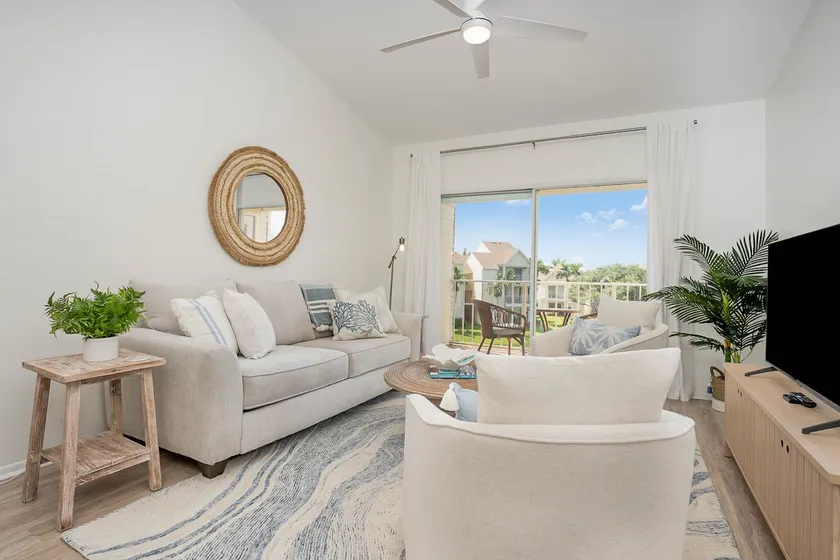 Luxury Beachside Condo - Half Mile from Beach - Image 1