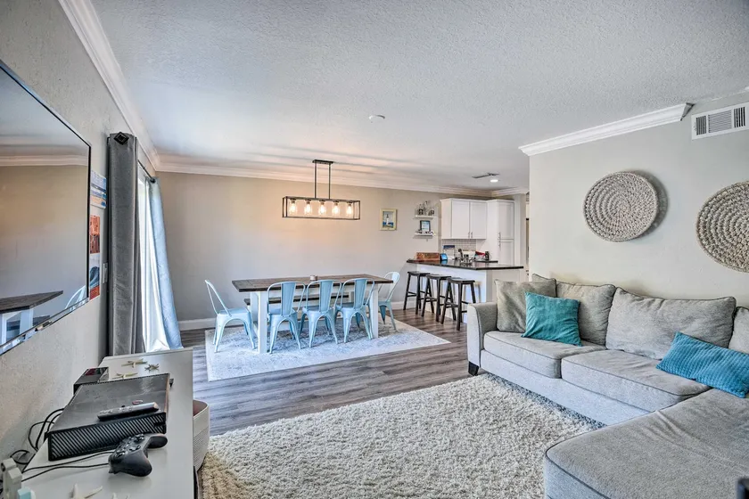 New Smyrna Beach Townhome, Walk to Bay Access! - Image 1
